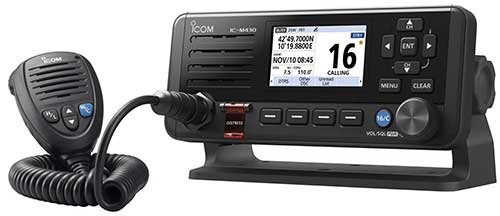 VHF fixe Icom IC-M430E au poste de pilotage