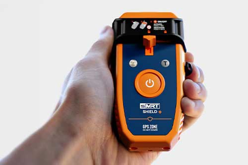 SMRT SHIELD+ dans la main